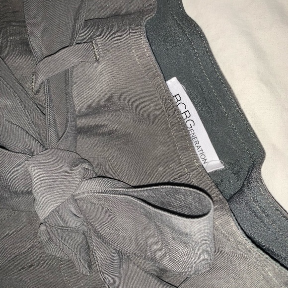 BCBGENERATION capri grey pants - Picture 3 of 3